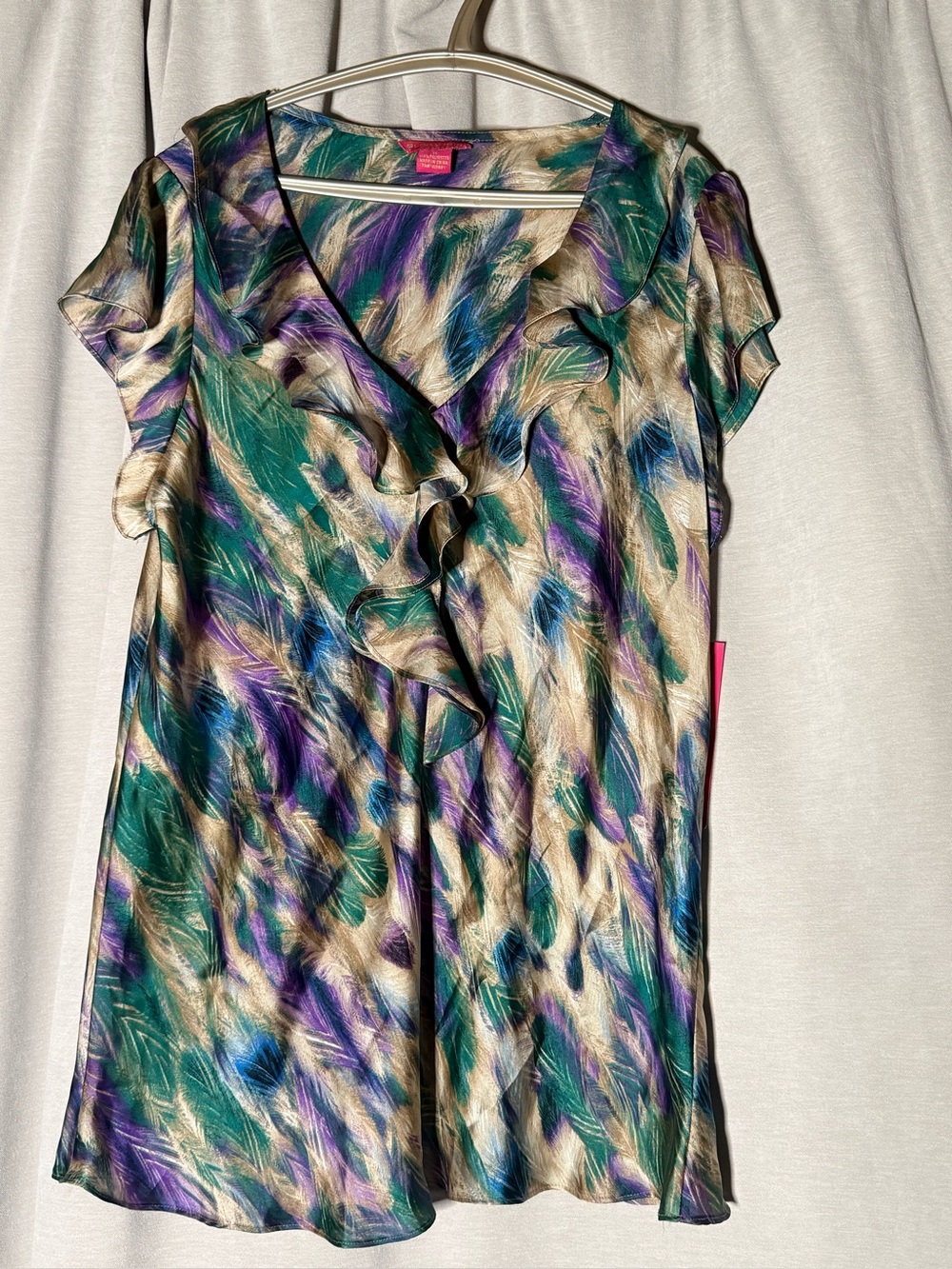 Sunny Leigh Women's XL Ruffled V-Neck Blouse Abstract Feather Satin Top NWT